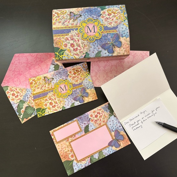 Pooch & Sweetheart Pink/Gold Fleur-De-Lis Stationery & ‘M' Monogram Keepsake Box - Picture 1 of 11